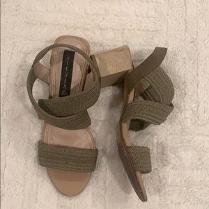STEVEN STEVE MADDEN 6 wood block heel green sandal
